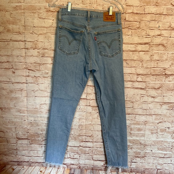 Levi's wedgie skinny jeans size 28. - Picture 2 of 7